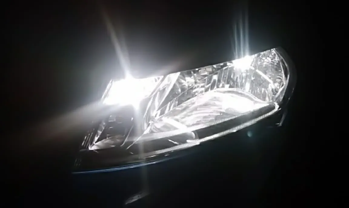 フロントヘッドライトのポジションランプ点灯例