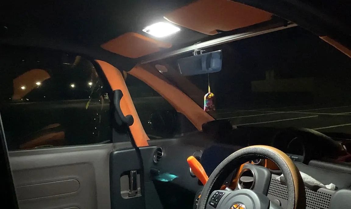 車内のマップランプ点灯例（室内灯）